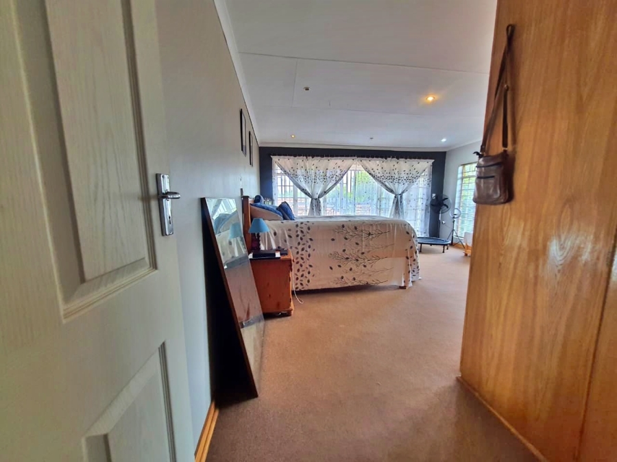 4 Bedroom Property for Sale in Miederpark North West